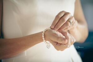 bracciale di una sposa in perle