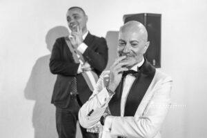 sorriso da sposo durante il matrimonio fotografo Matrimonio Fabio Marcangeli Roma