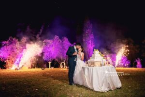 taglioi di artificio fotografo Matrimonio Fabio Marcangeli Roma torta sposi con fuoch